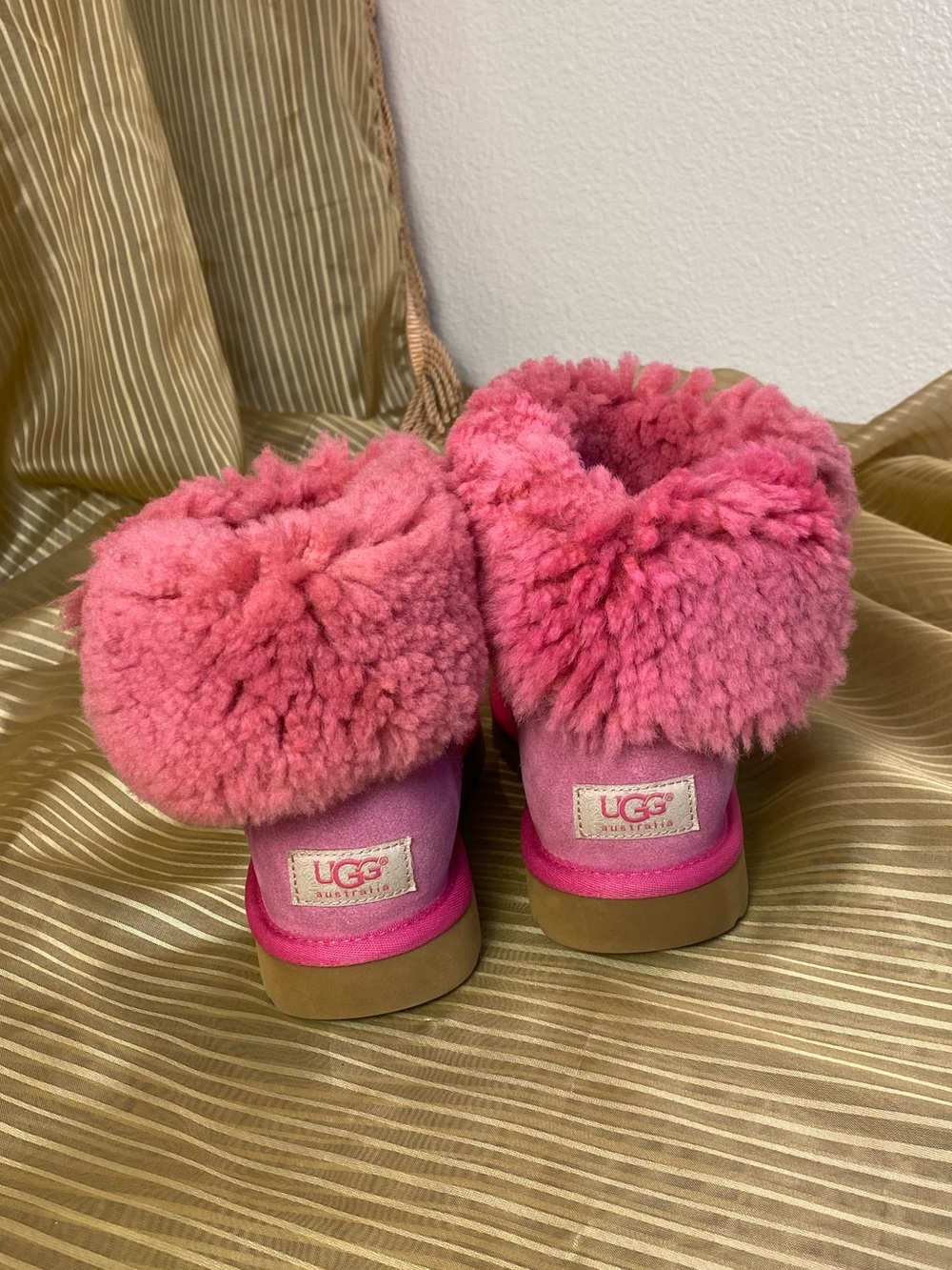 UGG Australia Women Pink Suede Shearling Cuff Boots, size 7